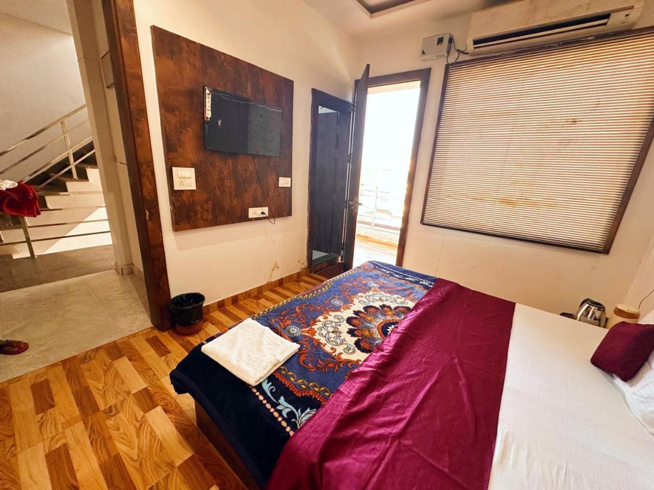 Laxmi Residency ! Nearby Prem Mandir & Isckon Temple 3* Vrindavan